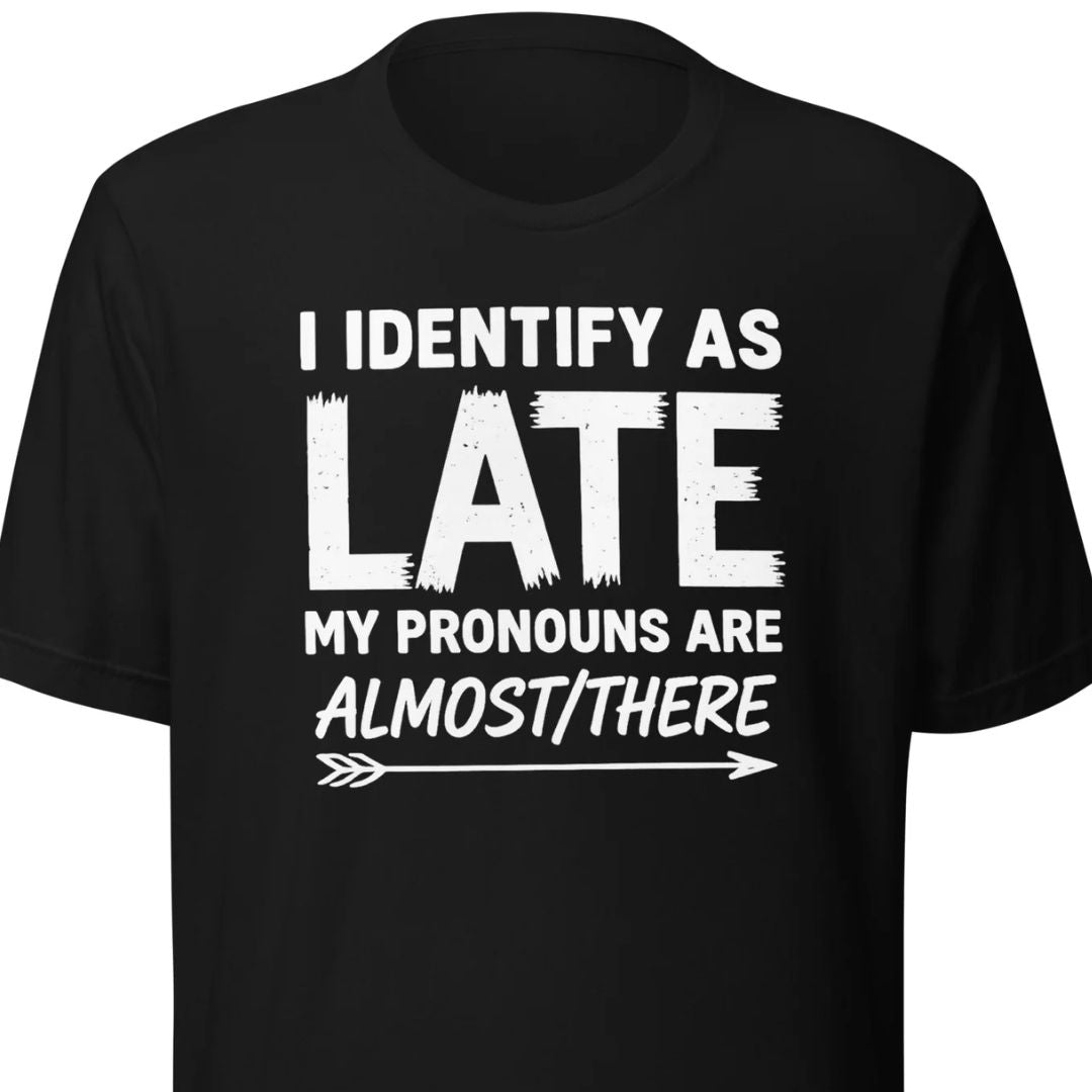 I Identify As Late – Unisex T-Shirt - Motivansicht bei FunStuff.at