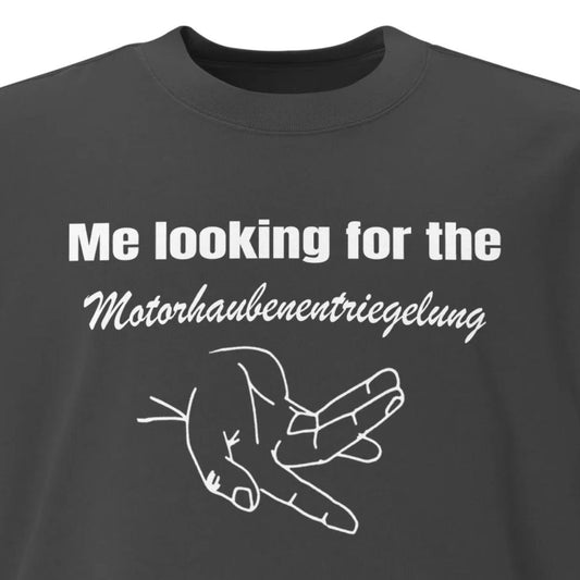 Oversized T-shirt “Me looking for the hood release” – front print